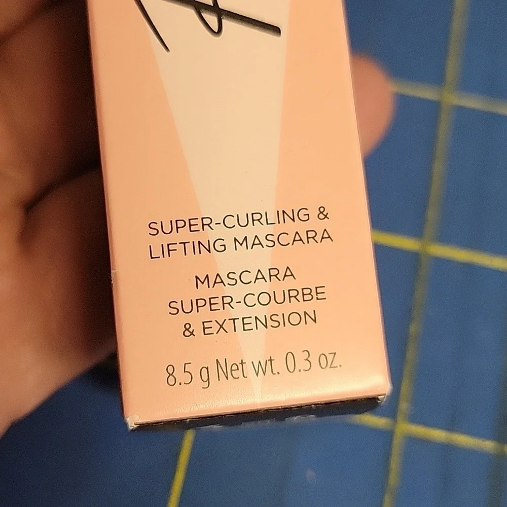 Benefit lift curl
